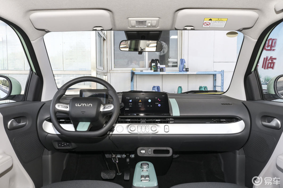 CHANGAN Lumin2022 301Km 달콤한 긴 배터리 라이프 흰색 / 파란색 4 좌석 자동차 차량